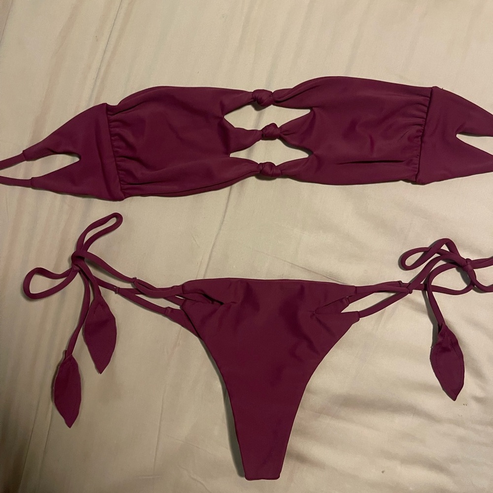 SOLD Benoa Wine Set
